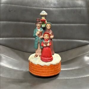 Vintage CHRISTMAS CAROLERS ☆ Revolving Musical Ceramic Figurine